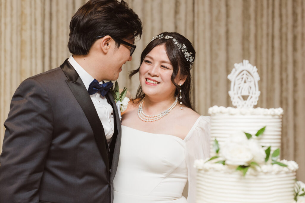 cake-cut-at-birchwood-manor-nj-wedding-photo-by-suess-moments-photographer