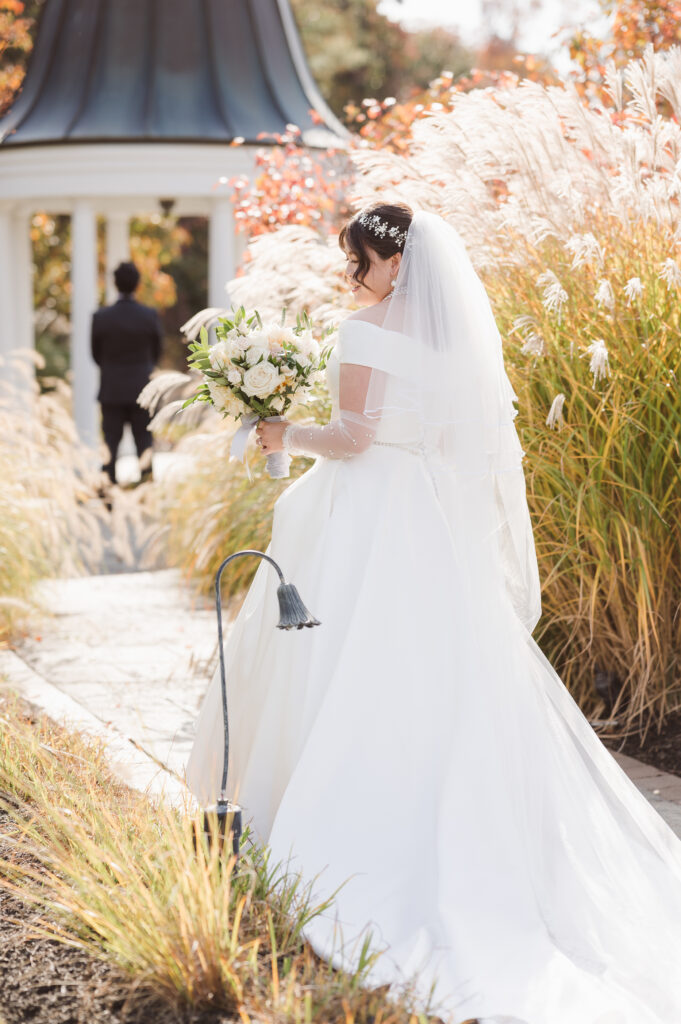 bride-and-groom-outdoor-portraits-at-the-birchwood-manor-nj-by-suess-moments