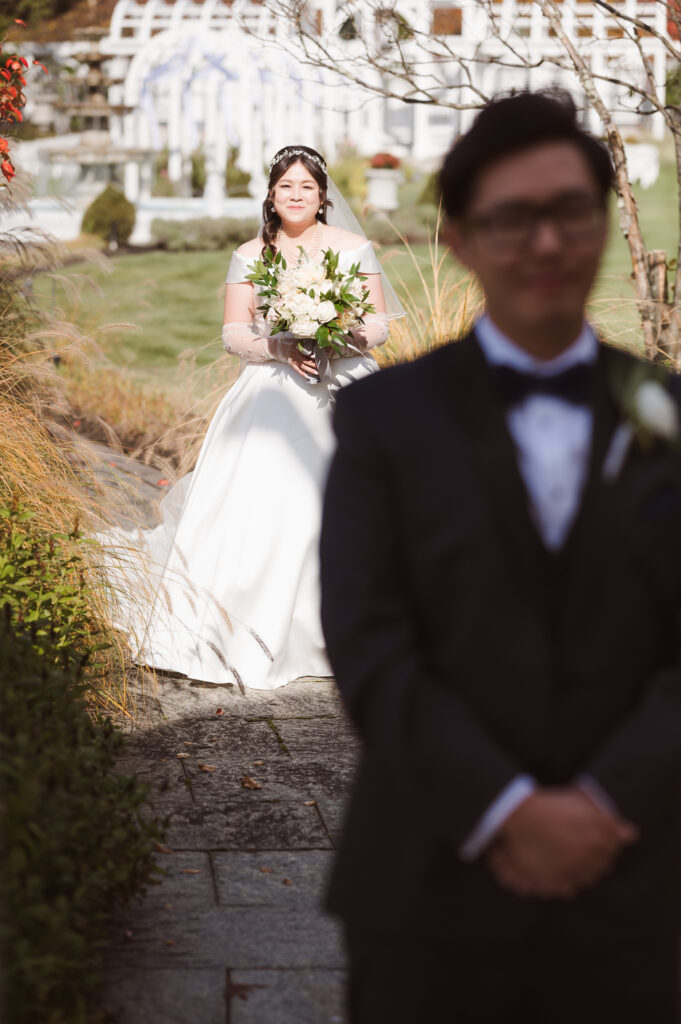 bride-and-groom-outdoor-portraits-at-the-birchwood-manor-nj-by-suess-moments