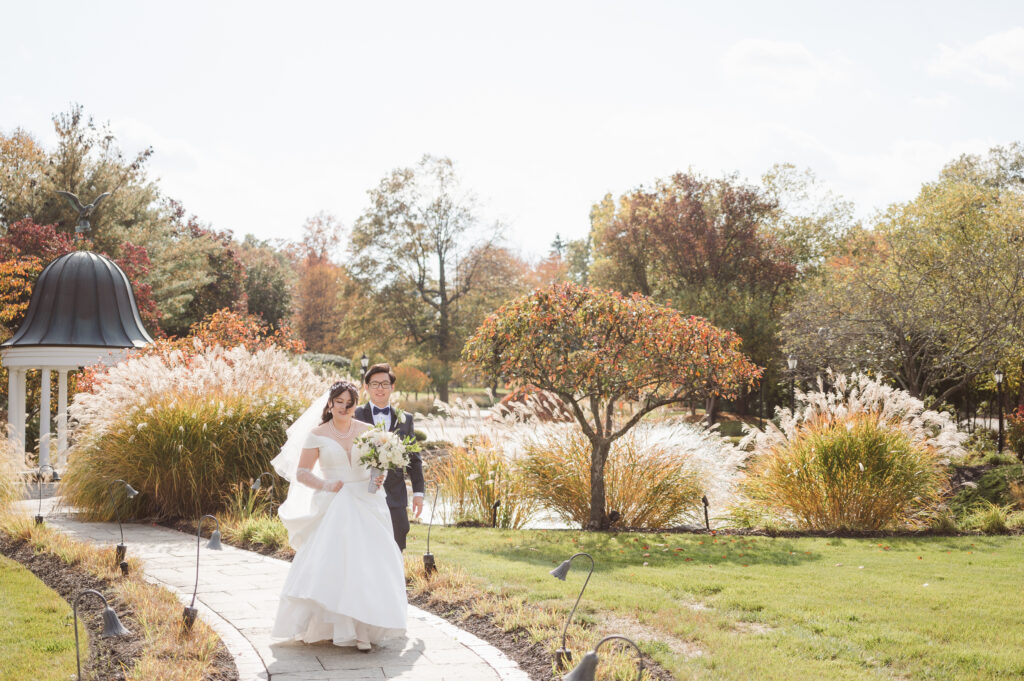 bride-and-groom-outdoor-portraits-at-the-birchwood-manor-nj-by-suess-moments
