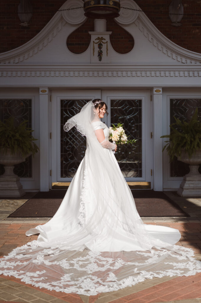 bride-and-groom-outdoor-portraits-at-the-birchwood-manor-nj-by-suess-moments