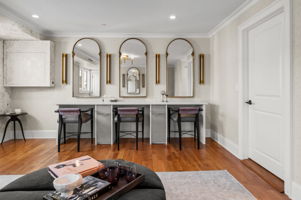 getting-ready-room-tilling-house-nj-eatontown-wedding-venue-photos-by-suess-moments-photographer