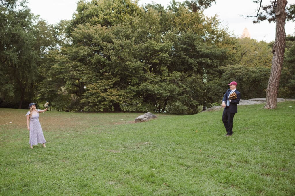 baseball-engagement-photos-in-central-park