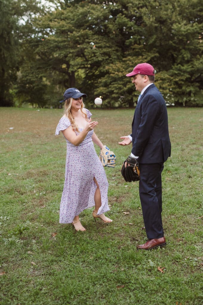 baseball-engagement-photos-in-central-park