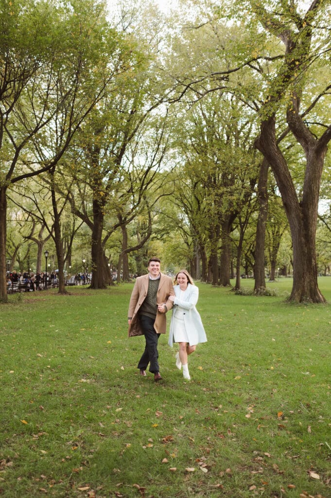engagement-photos-central-park-by-suess-moments-photographer