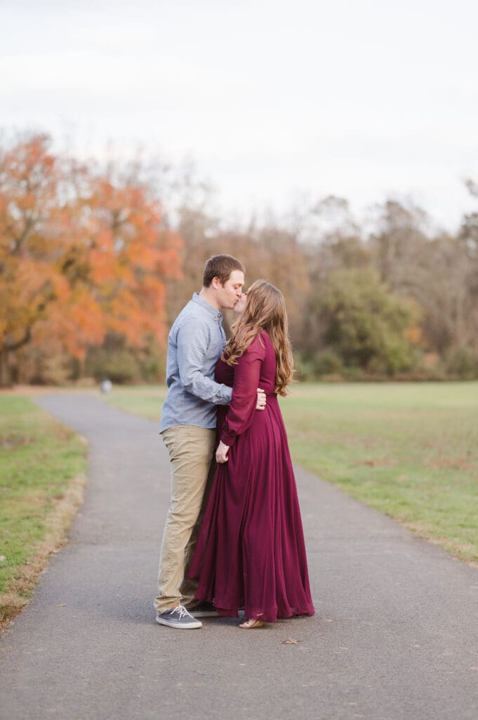 duke-island-park-nj-engagement-photos-by-suess-moments