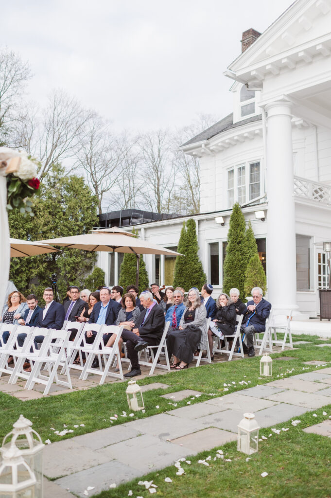 wedding-ceremony-outdoors-at-the-briarcliff-manor-by-suess-moments