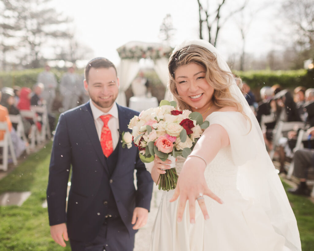 wedding-ceremony-outdoors-at-the-briarcliff-manor-by-suess-moments