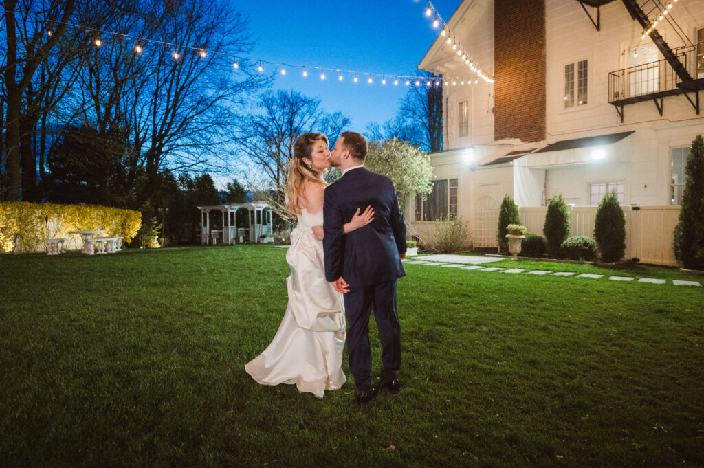 gazebo-string-lights-at-the-briarcliff-manor-wedding-photos