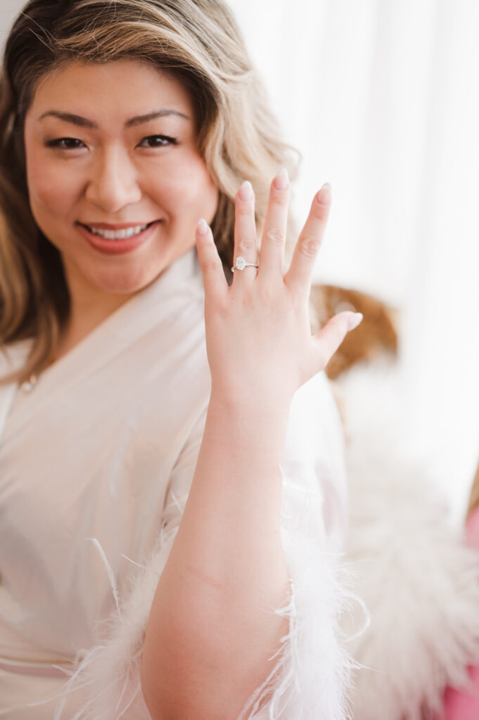 the-briarcliff-manor-wedding-photos-in-bridal-suite-by-suess-moments