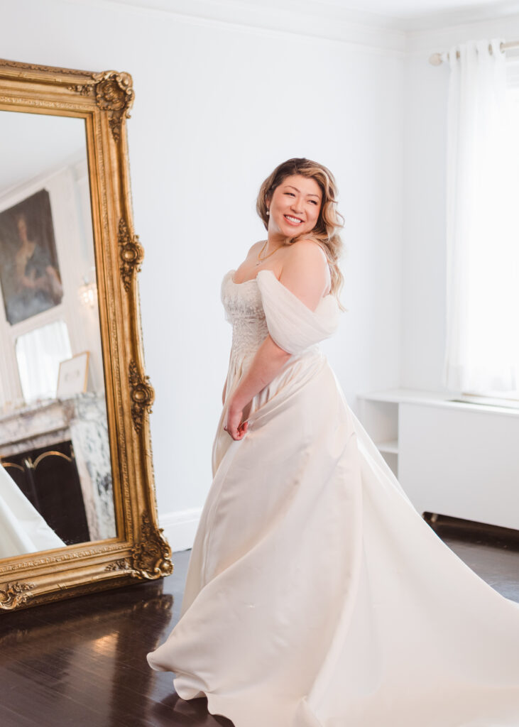 the-briarcliff-manor-wedding-photos-in-bridal-suite-by-suess-moments