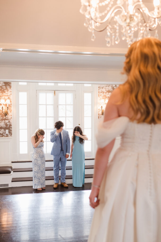 first-look-with-bridal-party-at-the-briarcliff-manor-ny