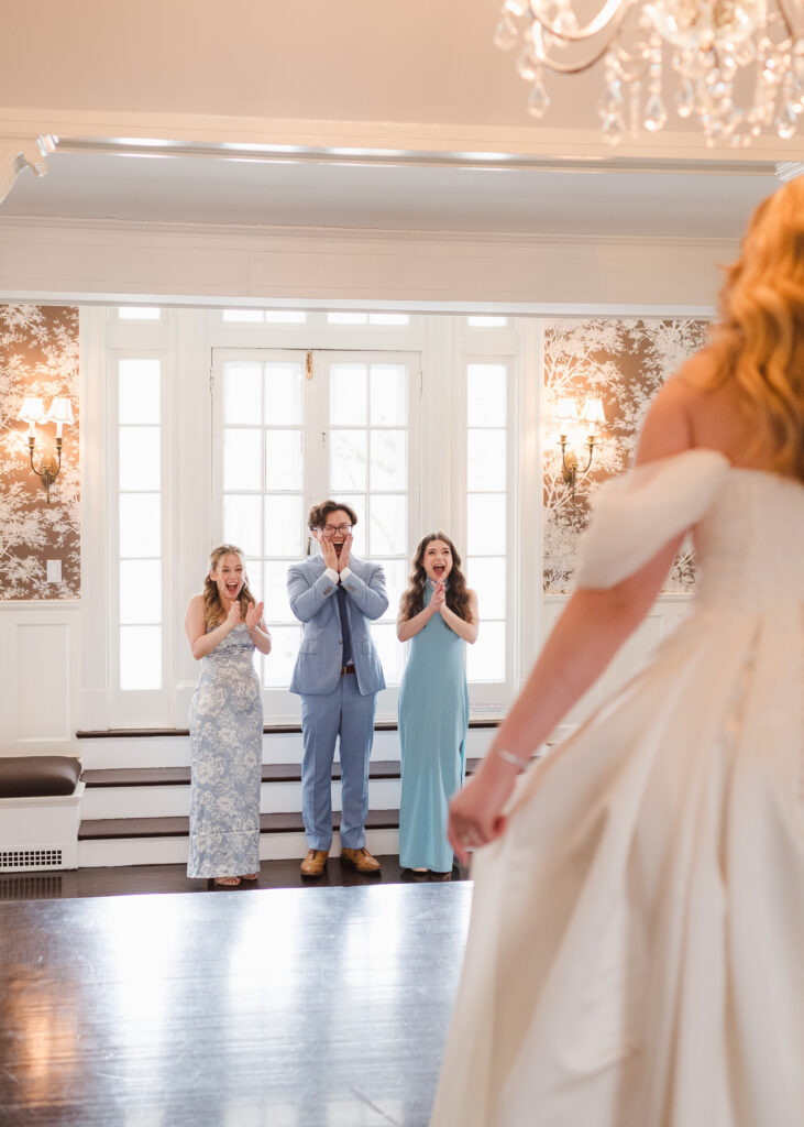 first-look-with-bridal-party-at-the-briarcliff-manor-ny