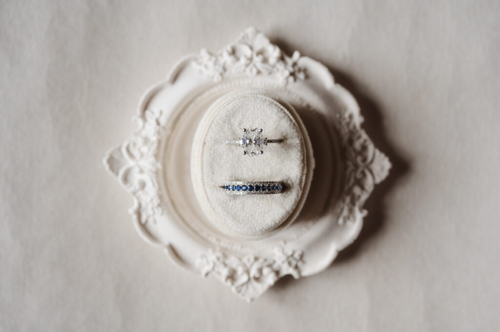 ornate-white-tray-and-oval-ring-box