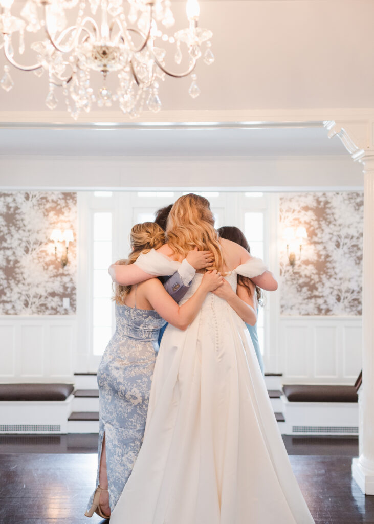 first-look-with-bridal-party-at-the-briarcliff-manor-ny