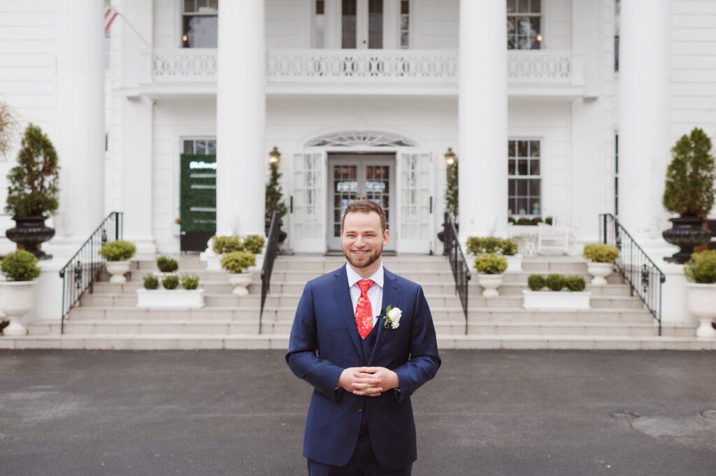 first-look-outside-mansion-the-briarcliff-manor-wedding-photos-by-suess-moments