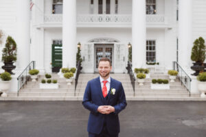 first-look-outside-mansion-the-briarcliff-manor-wedding-photos-by-suess-moments