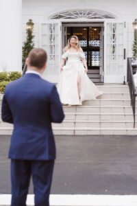 first-look-outside-mansion-the-briarcliff-manor-wedding-photos-by-suess-moments
