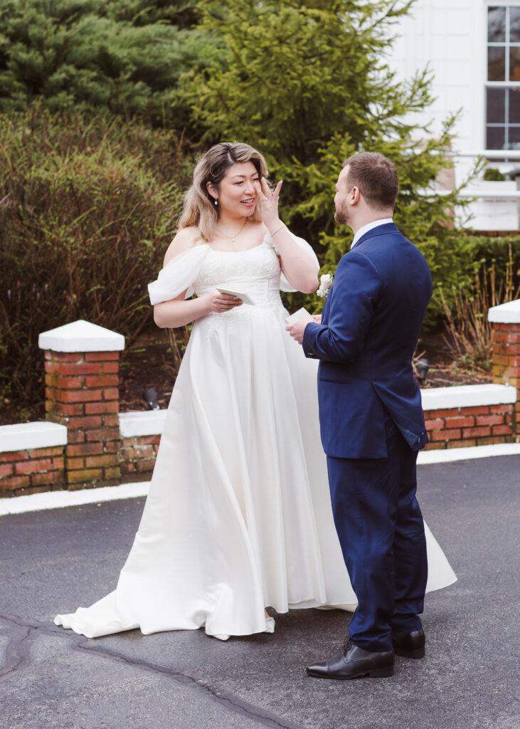 first-look-outside-mansion-the-briarcliff-manor-wedding-photos-by-suess-moments