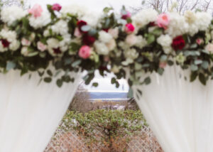 wedding-ceremony-outdoors-at-the-briarcliff-manor-by-suess-moments