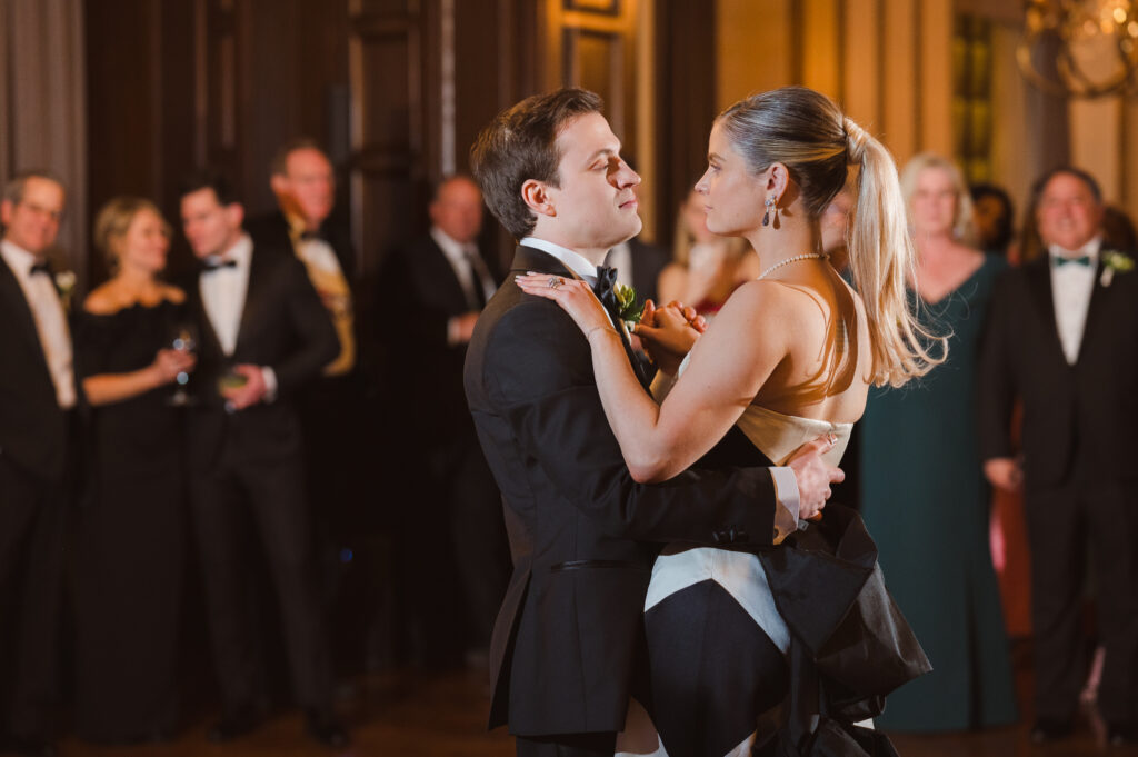 wedding-reception-dancing-at-athletic-club-of-columbus-ohio