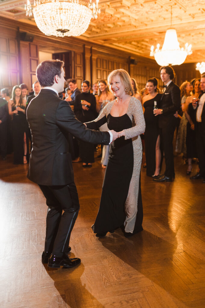 wedding-reception-dancing-at-athletic-club-of-columbus-ohio