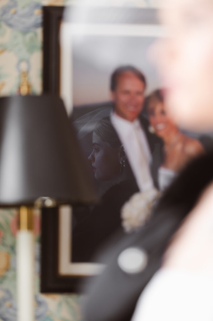 creative-wedding-photo-in-picture-frame