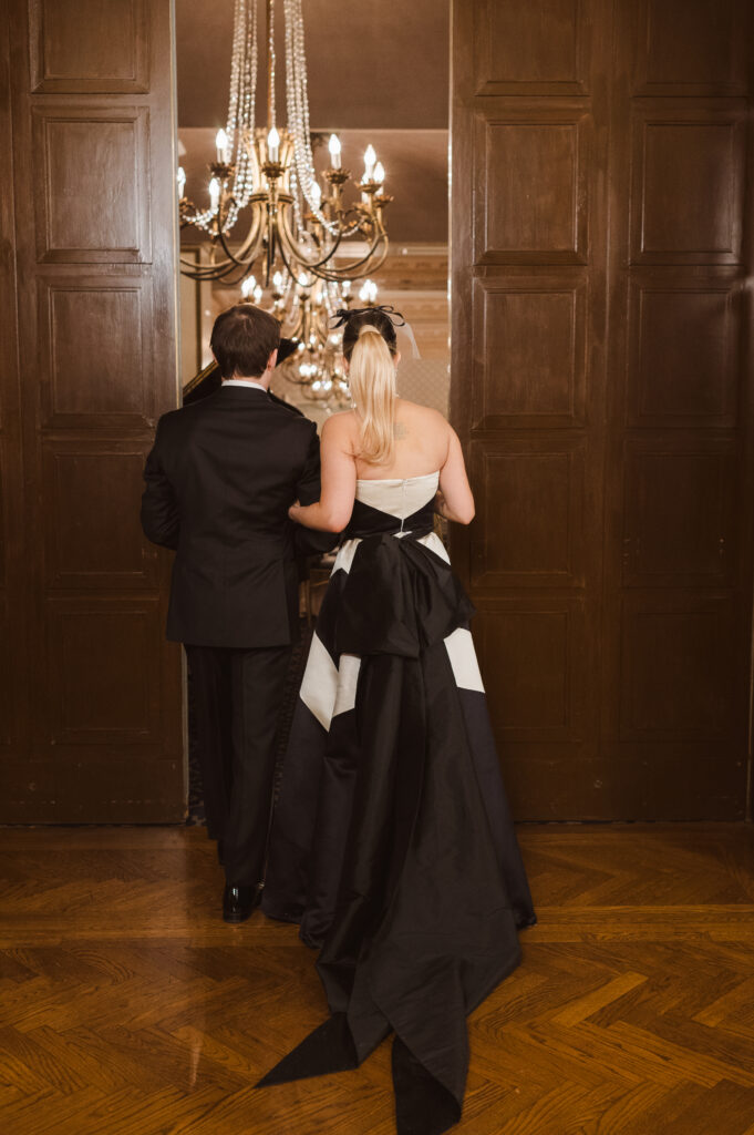 wedding-ceremony-at-athletic-club-of-columbus-ohio-by-suess-moments
