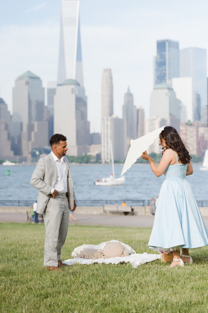 liberty-state-park-engagement-photos-new-jersey-by-suess-moments