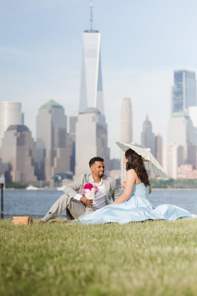 engagement-photos-with-picnic-at-liberty-state-park-nj