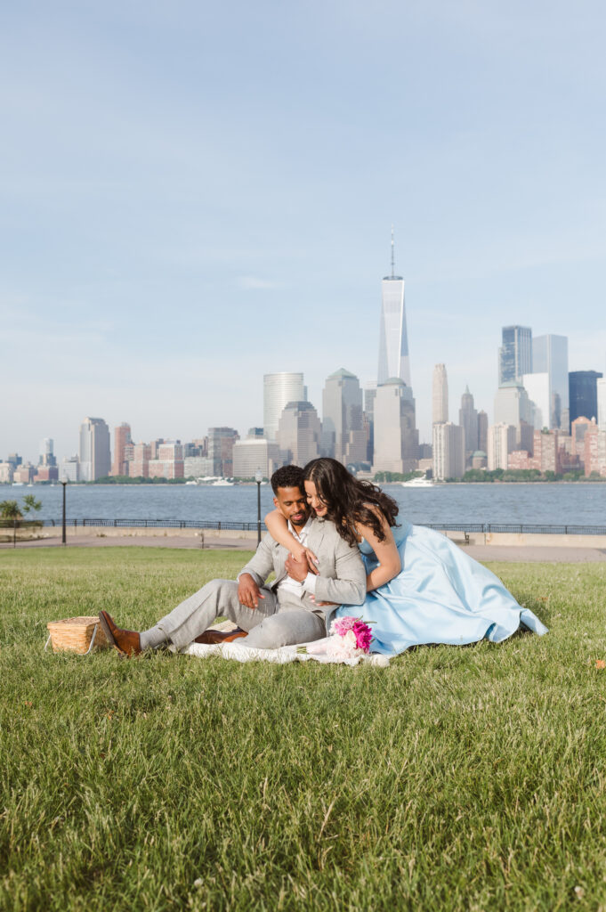 engagement-photos-with-picnic-at-liberty-state-park-nj