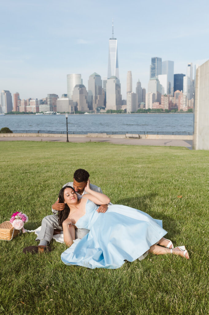 engagement-photos-with-picnic-at-liberty-state-park-nj