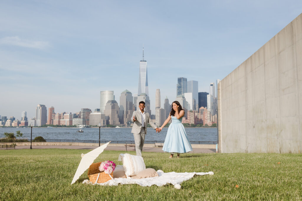 engagement-photos-with-picnic-at-liberty-state-park-nj
