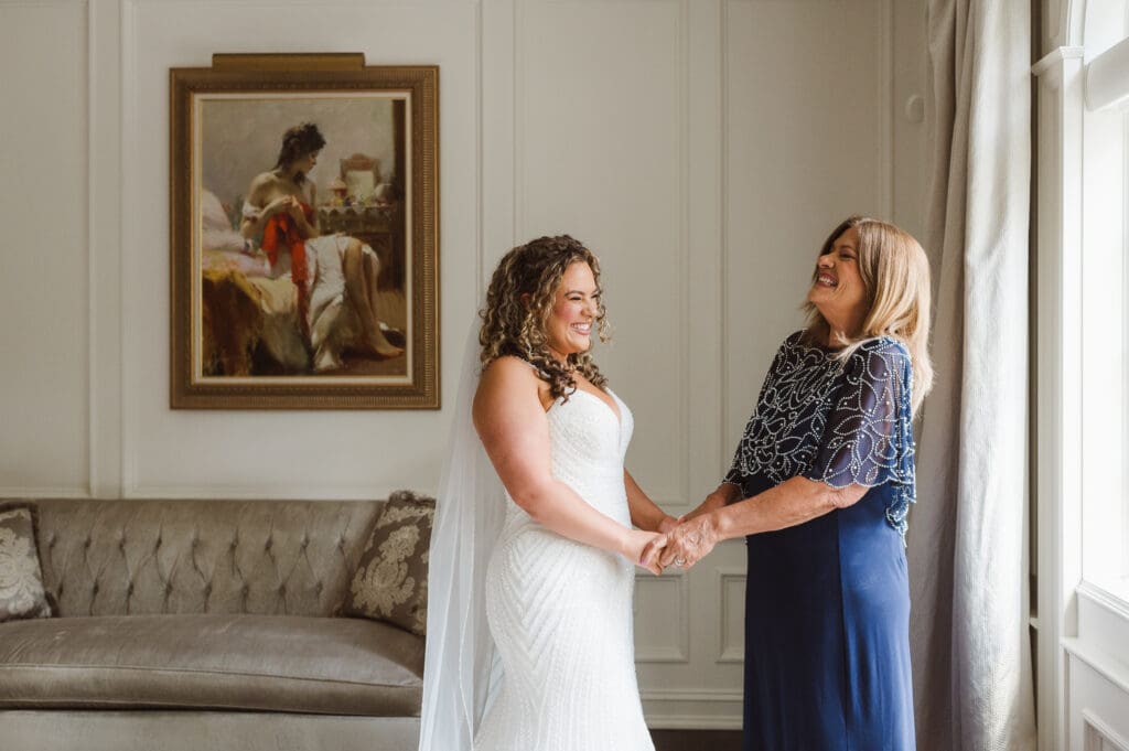 getting-ready-bridal-suite-at-naninas-in-the-park