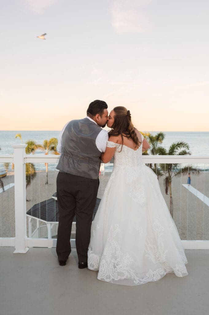 sunset-rooftop-wedding-photos-at-windows-on-the-water-by-suess-moments