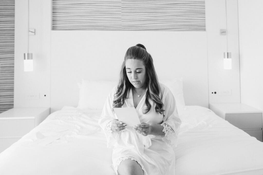 bride-reading-letter-from-groom