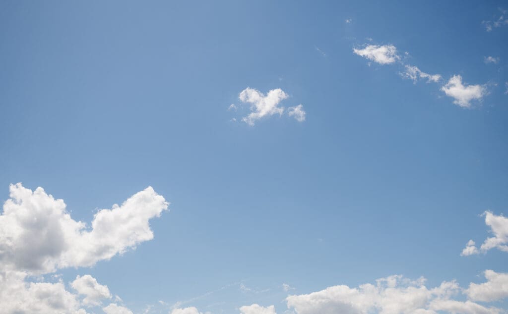 a-heart-cloud-in-sky