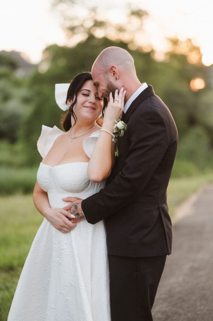 golden-hour-wedding-photos