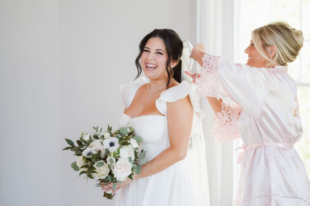 bride-putting-on-veil