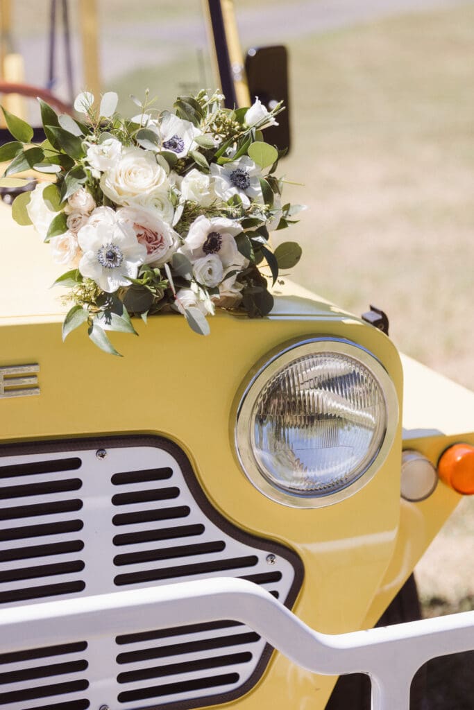 yellow-jeep-wedding-photos-at-bear-brook-valley-nj