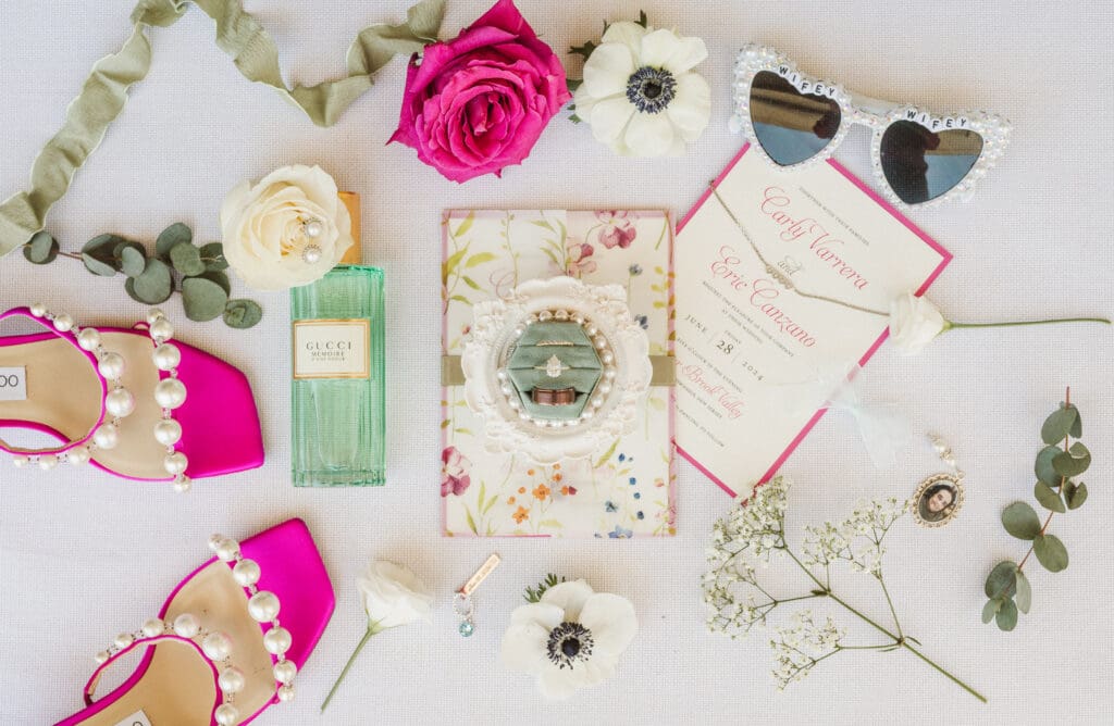 pink-and-garden-theme-wedding-flatlay-invitations