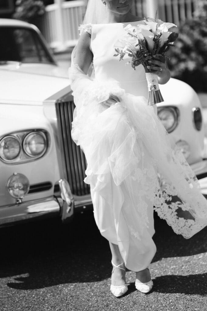 rolls-royce-wedding-photo-with-bride