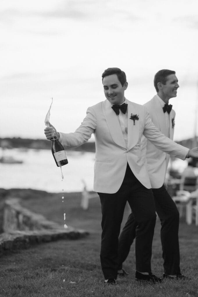 champagne-pop-wedding-photo