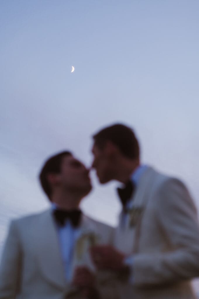 sunset-wedding-photos-of-gay-couple-by-suess-moments