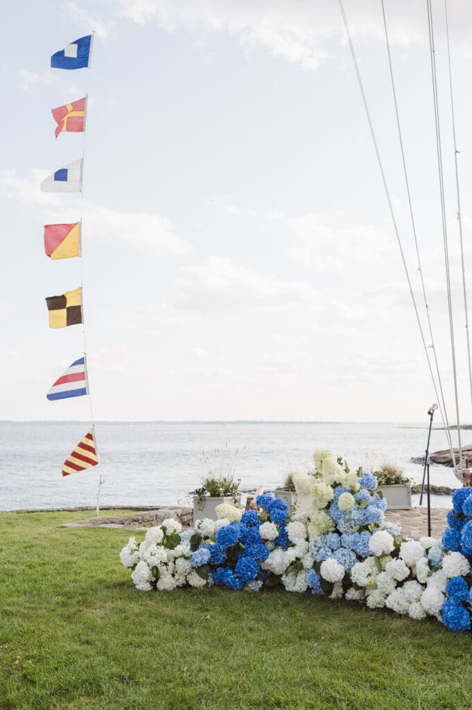 blue-and-white-wedding-flowers-at-ceremony