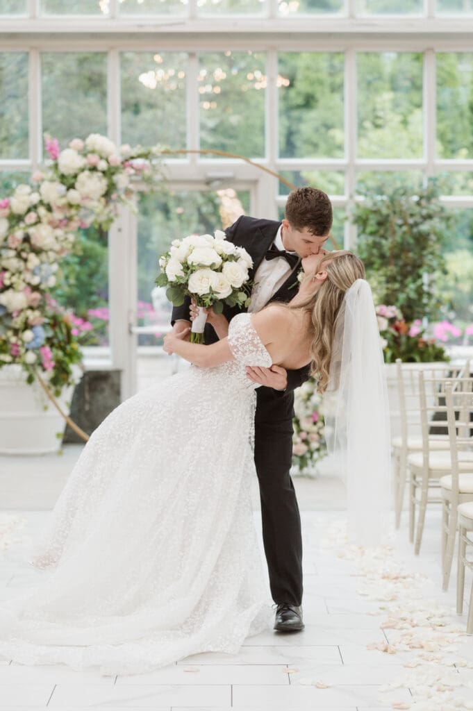 bride-and-groom-conservatory-madison-hotel-wedding-photos-by-suess-moments
