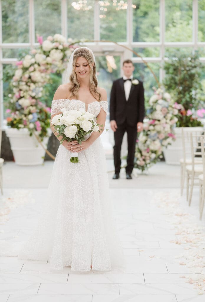 bride-and-groom-conservatory-madison-hotel-wedding-photos-by-suess-moments