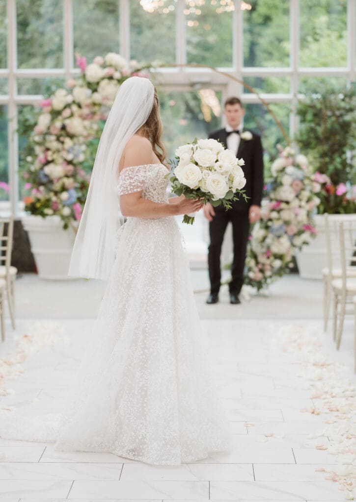 bride-and-groom-conservatory-madison-hotel-wedding-photos-by-suess-moments