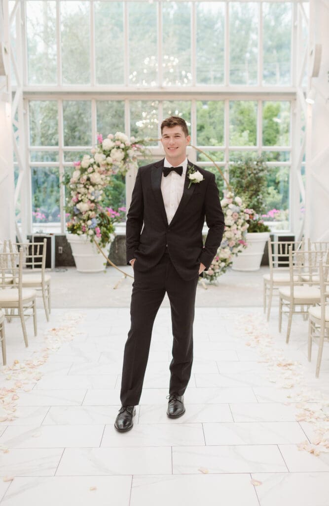 bride-and-groom-conservatory-madison-hotel-wedding-photos-by-suess-moments