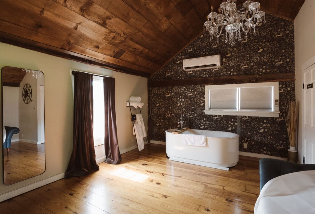 bridal-suite-getting-ready-at-inn-at-millrace-pond-nj